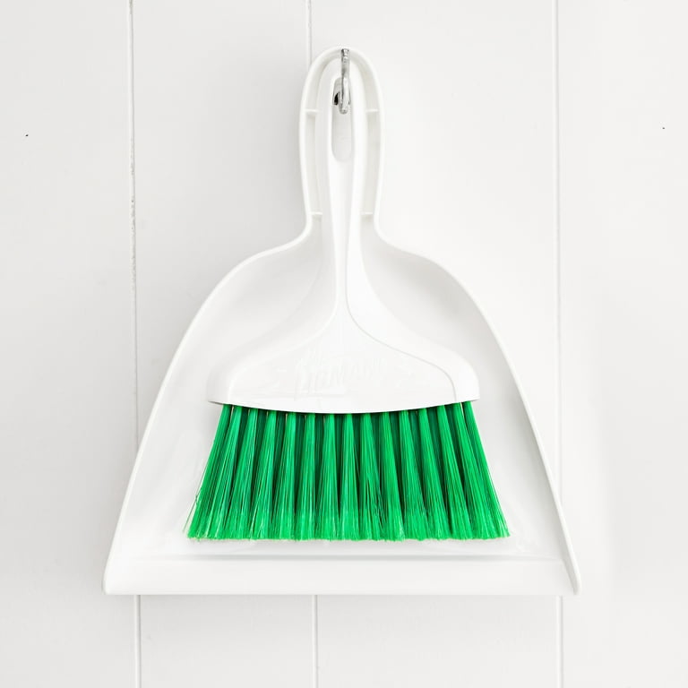 Libman White Plastic 10W Dust Pan With 7L Whisk Broom With Green  Split-Tip Polymer Fibers