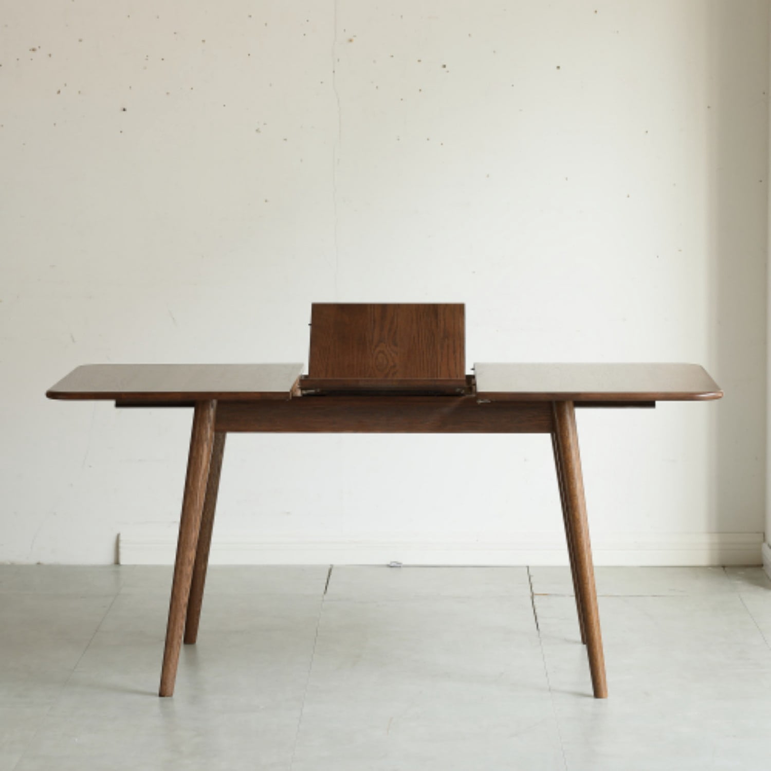 Extendable Solid Oak Dining Table, 47.2"-63" Modern Farmhouse Wooden Kitchen Table with Rounded Corners, Seats 6-8, Walnut