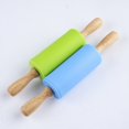 thumbnail image 5 of Rodillo anti(Verde)- mango de madera con superficie de carcasa de silicona adhesiva, 5 of 5