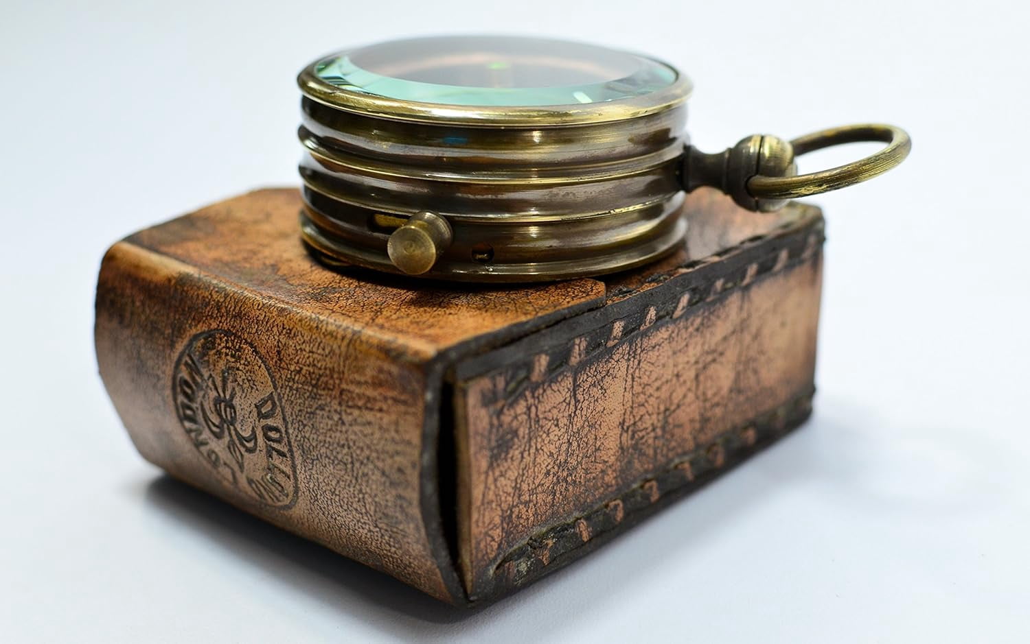 Maritime Treasures Vintage Brass Compass with Leather Case – Antique Pocket Compass, Handmade Nautical Navigation Tool, Gift for Men, Hiking Camping Survival Gear, Collectible Maritime Compass