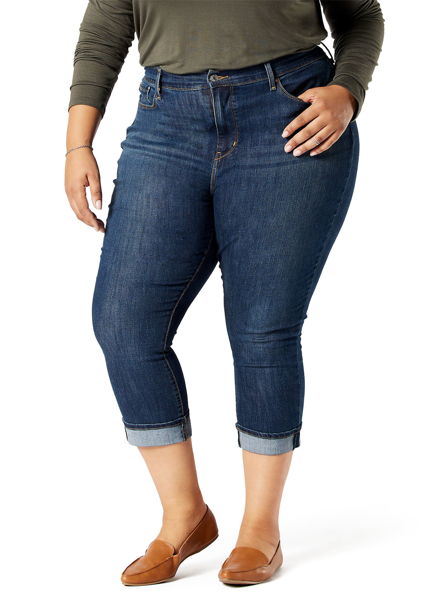 Signature by Levi Strauss & Co. Women's Plus Size Mid Rise Capri Jeans -  