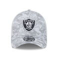 thumbnail image 1 of Gorra 3930 Salute To Service 24 New Era Las Vegas Raiders, 1 of 5