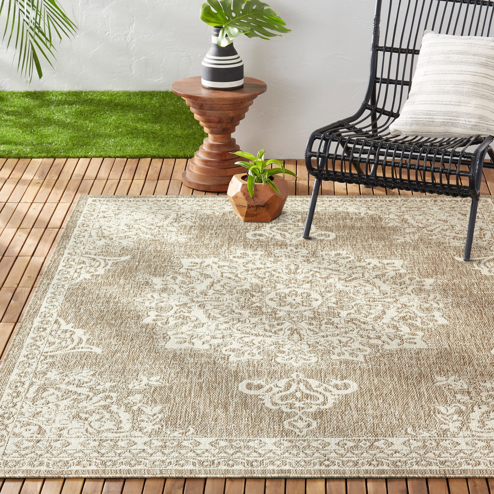 Nicole Miller New York Patio Country Azalea Transitional Medallion Indoor/Outdoor Area Rug, Taupe/Ivory , 5'2"x7'2"