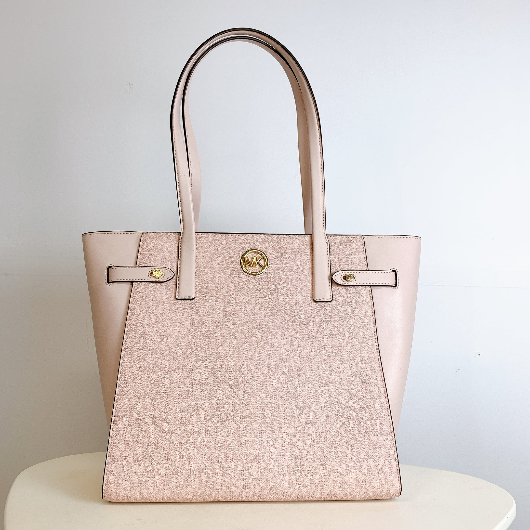 Michael Kors 35S2Gnmt3B Signature Large Carmen Ns Tote Bag In