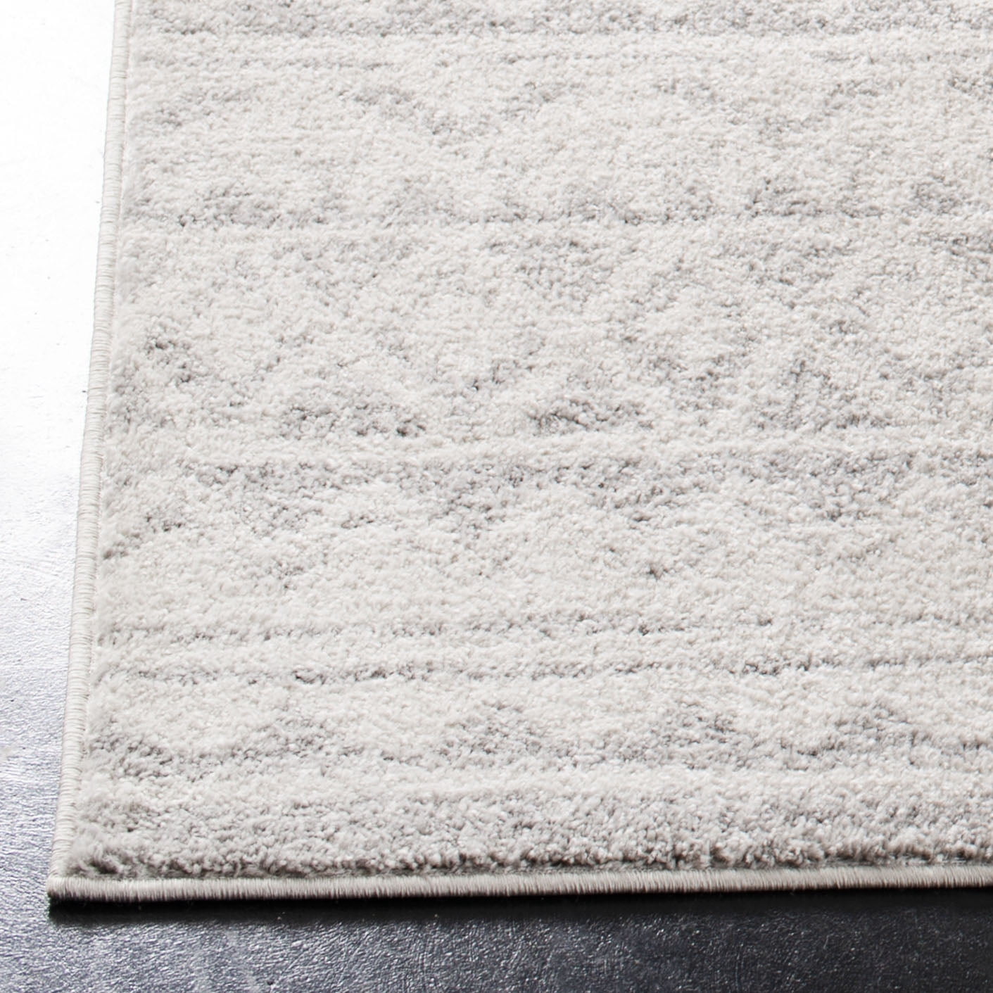 SAFAVIEH Adirondack Emil Southwestern Runner Rug, Ivory/Grey, 2'6" x 10'