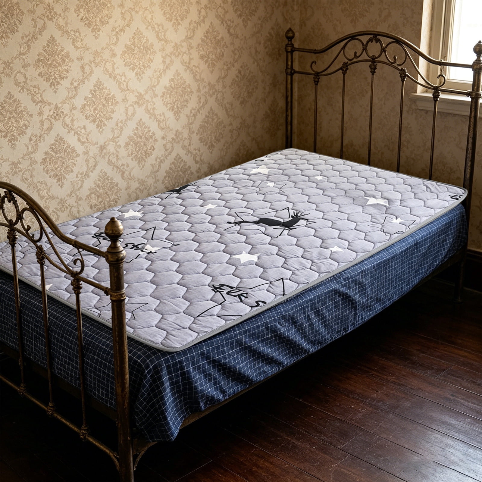 Mattress Protector Non Slip Thin Bed Pad Quilted Fitted Mattress Cover Washable Bed Topper Dorm Room Home Bedroom Guest Room Smooth Sleep Bedding Mattress Pad Bedroom Dorm Guest Room Bed Pad Cover
