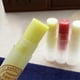 thumbnail image 5 of Bálsamo labial Tubes Bekith, paquete de 100 unidades, 5.5 ml, transparente con tapas blancas, 5 of 7