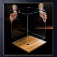 thumbnail image 4 of Caja de exhibición de acrílico transparente personalizada, caja de ensamblaje de base de madera, cubo de encimera, caja de exhibición a prueba de polvo para manualidades de juguetes de acción, 4 of 5
