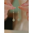 thumbnail image 4 of Elegantes Pendientes Colgantes De Jade, Pendientes Colgantes De Cadena Larga Chapados En Oro, Diseño Brillante, 1,8 Pulgadas De Longitud, Ideales para Fiestas, Accesorio De Joyería De Inspiración Vint, 4 of 8