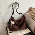thumbnail image 4 of Bolso de mano de gamuza de otoño e invierno 2024, nuevo bolso de hombro retro para viajeros, bolso de mensajero de gran capacidad, 4 of 5