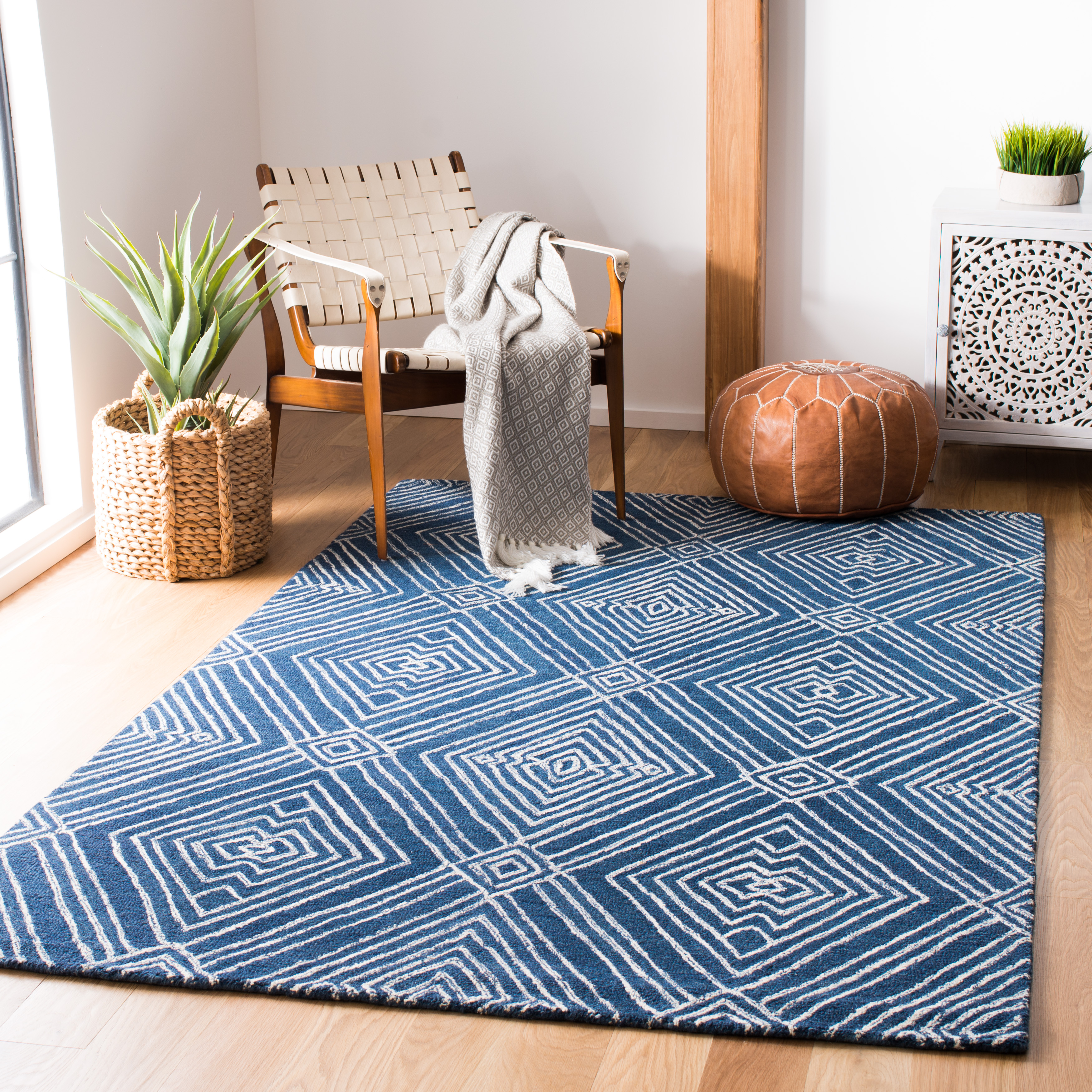 SAFAVIEH Micro-Loop Colton Geometric Area Rug, Navy/Ivory, 2'6" x 4'