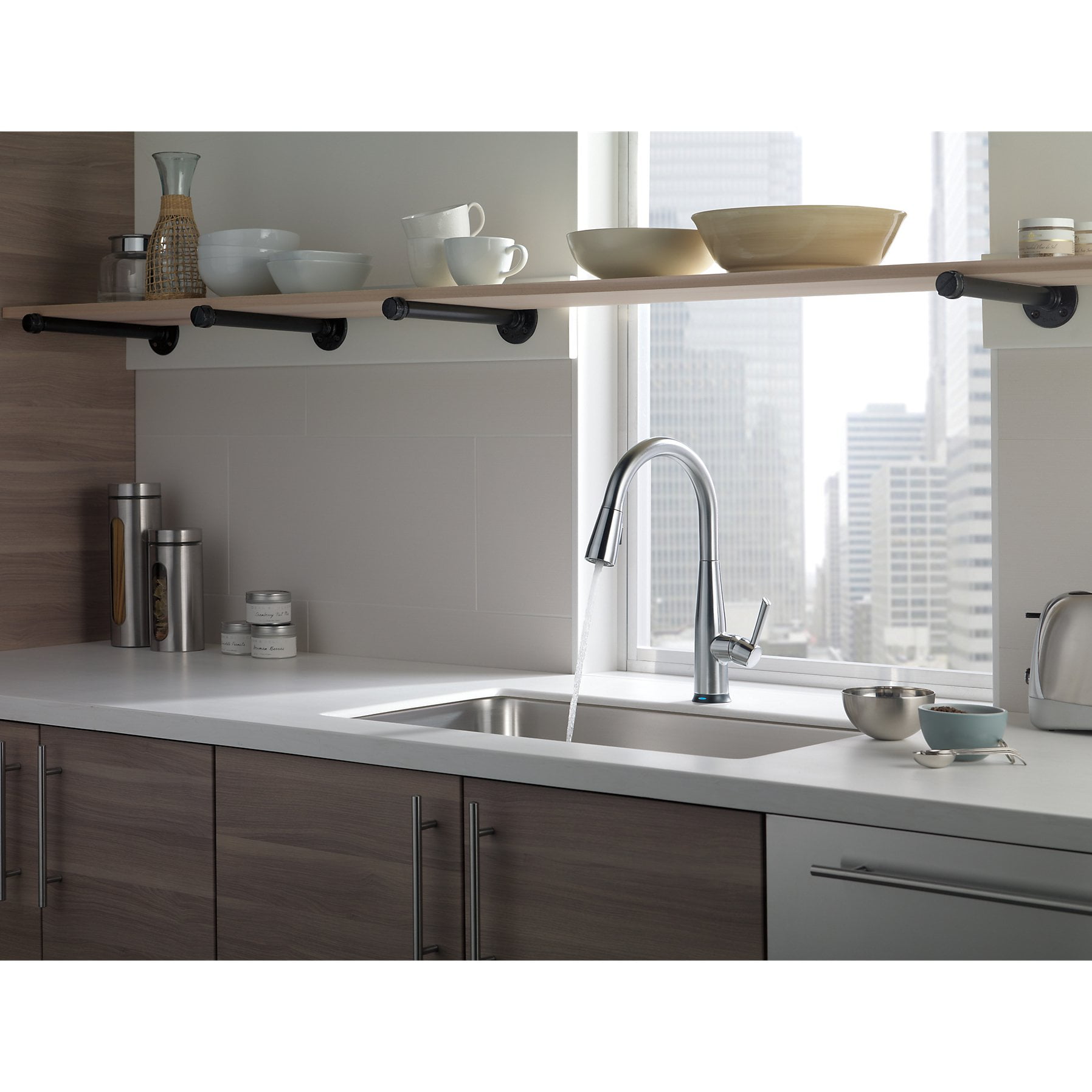 Delta Essa Single Handle Pull Down Kitchen Faucet With