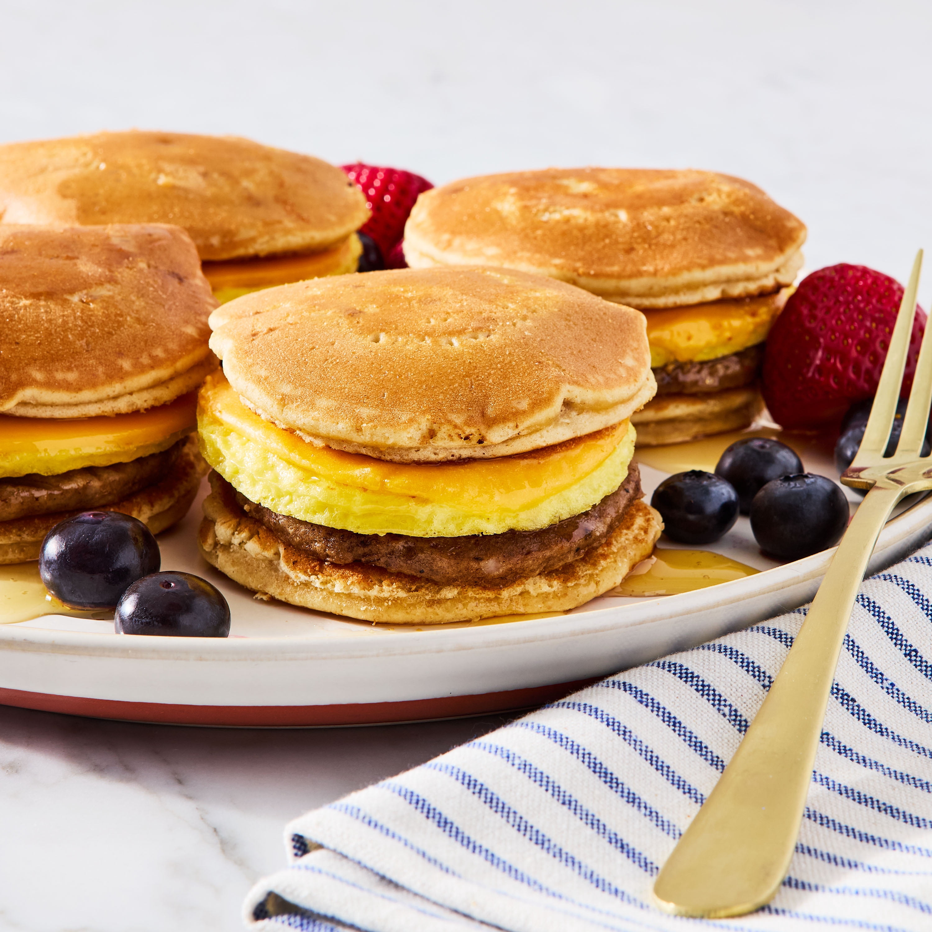 Great Value Sausage, Egg & Cheese Maple Griddle Sandwich, 4.9 oz, 4 Count