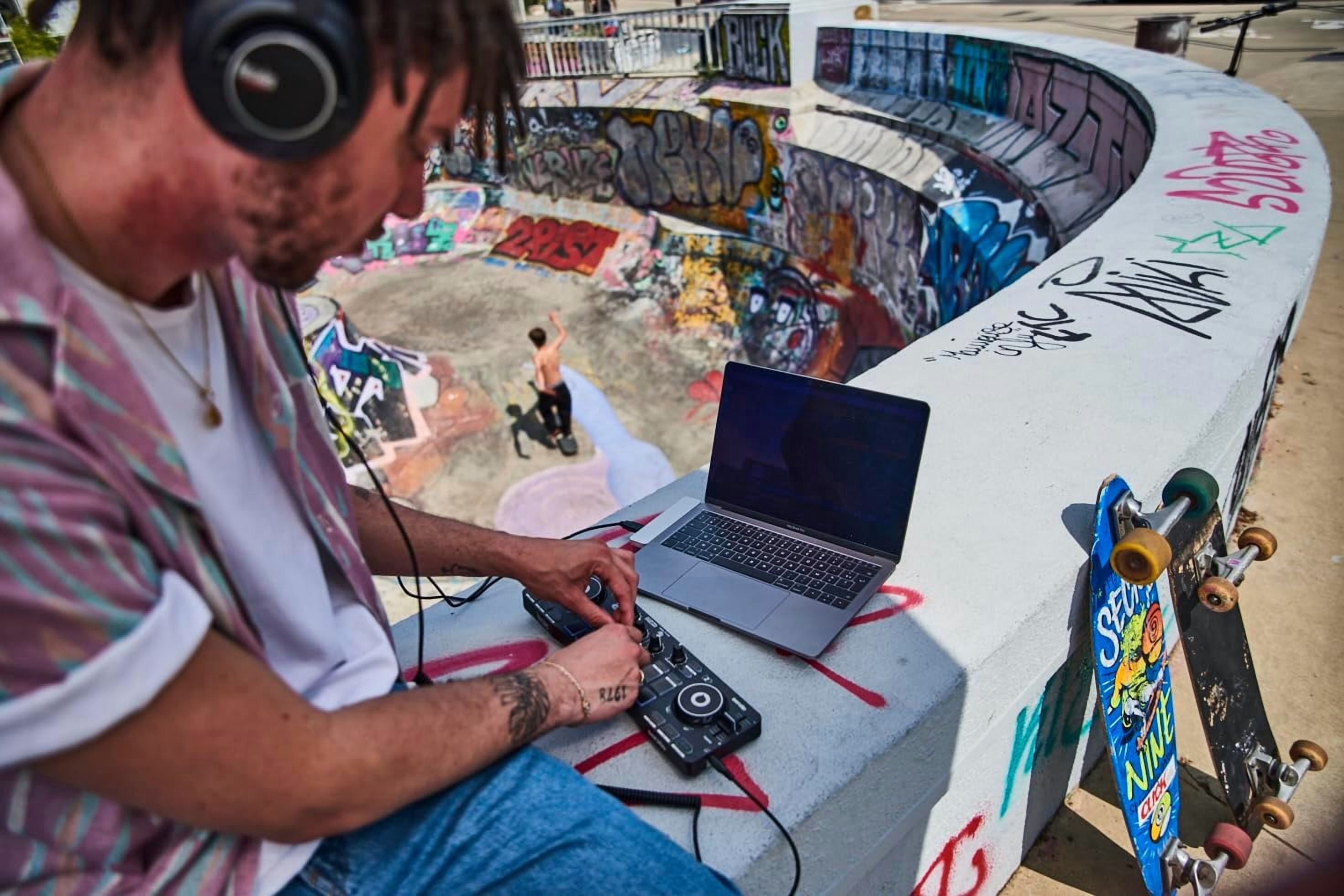 Hercules DJControl Starlight – Pocket USB DJ Controller