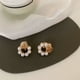 thumbnail image 5 of Pendientes de botón Sunnimix flor perla dulce chapado en oro geométrico elegante Aretes, 5 of 8