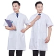 thumbnail image 1 of Bata de laboratorio blanca de manga corta, bata de laboratorio para hombres y mujeres, traje de médico de media manga, traje de médico, ropa de enfermera, ropa de trabajo, bata de aislamiento., 1 of 1