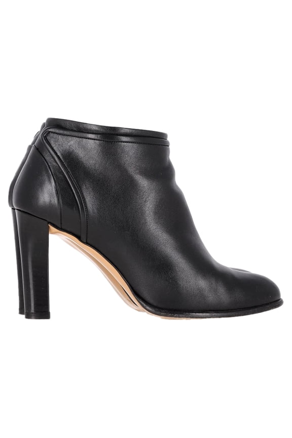 Pre-Owned Salvatore Ferragamo Zipped High-Heeled Ankle Boots in Black Leather