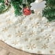 thumbnail image 1 of Falda para árbol de Navidad Amidaky, piel sintética, diseño de copo de nieve dorado, 145 cm, 1 of 6