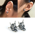thumbnail image 1 of Un par de pendientes de calavera de plata de ley 925 de Halloween, pendientes punk Prajna, pendientes góticos, pendientes de calavera hipoalergénicos, regalo de joyería para hombres y mujeres, regalos para compañeros de clase y amigos Rojo Verde, 1 of 5