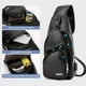 thumbnail image 3 of Mochila bandolera de piel para hombre con puerto USB, 3 of 8