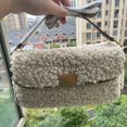 thumbnail image 2 of Bolso de mano de felpa para mujer, bolso de hombro versátil, nuevo producto de otoño e invierno de 2024, 2 of 4