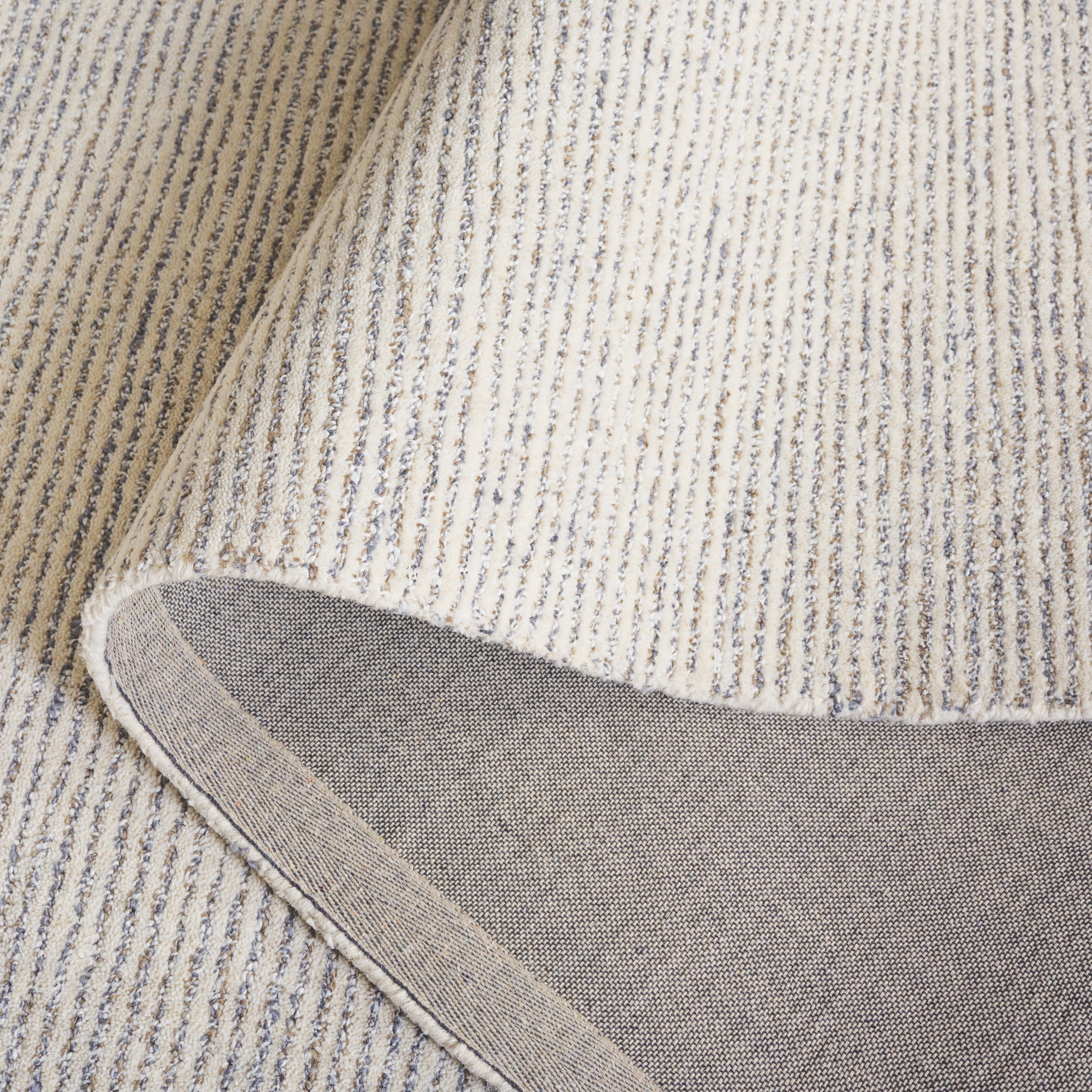 SAFAVIEH Abstract Rumen Solid Color Area Rug, Silver/Taupe, 6' x 6' Round