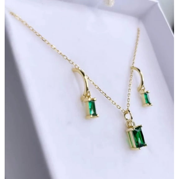 2Ct Emerald Cut Simulated Green Emerald Solitaire Women's Pendant & Earring Jewelry Set 14K Yellow Gold Plated