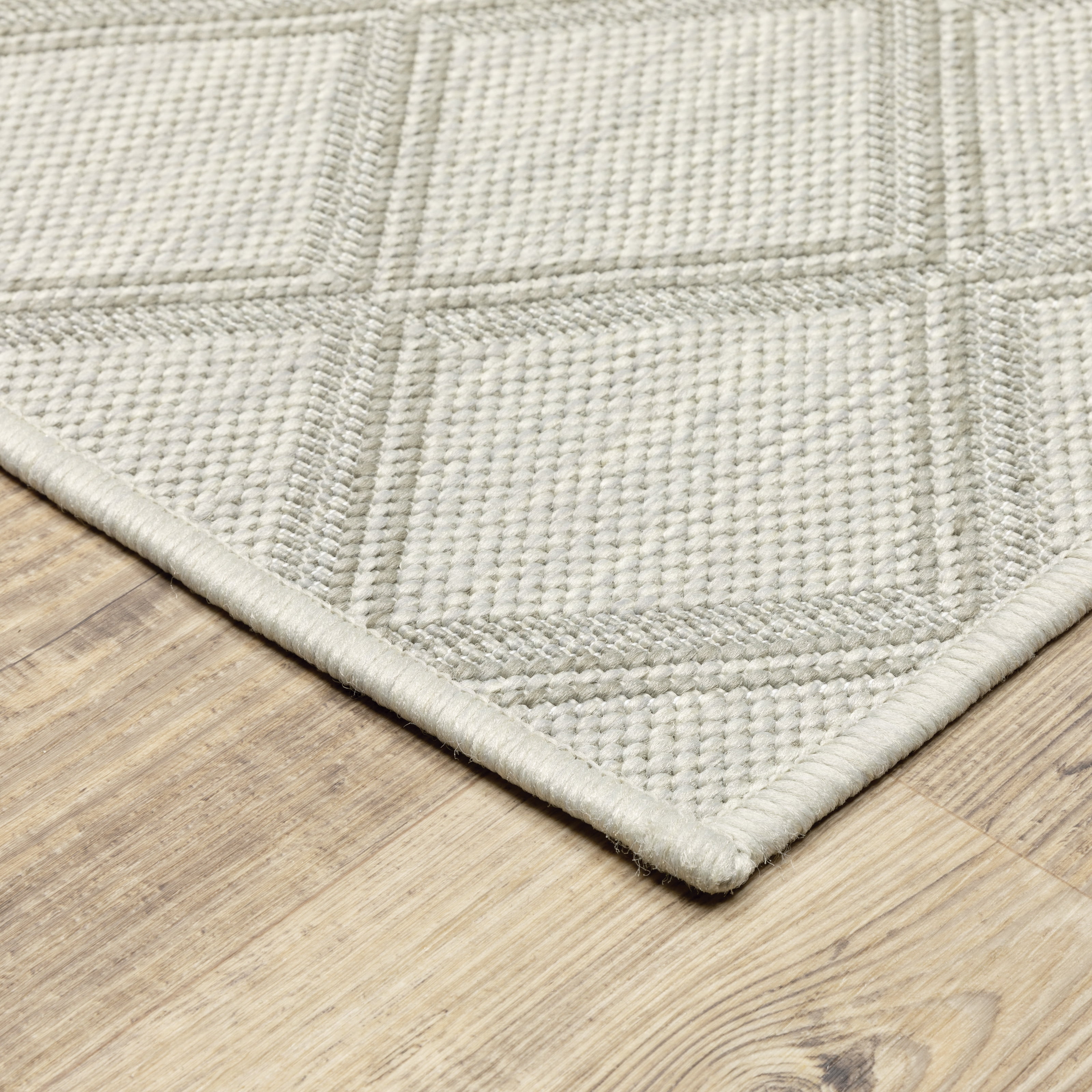 Avalon Home 6' x 9' Ivory and Gray Geometric Outdoor Rug