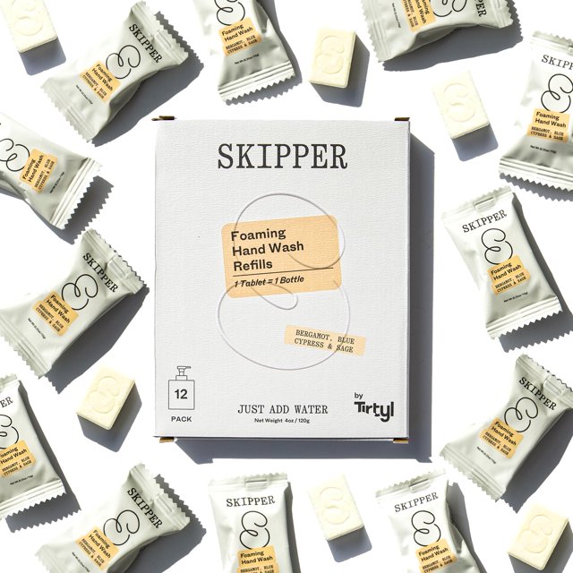 Recambios para tabletas de jabón de manos espumoso Tirtyl Skipper - Paquete de 12 - 96 fl oz en total (12 x 8 fl oz) - Renombrado - Embalaje compostable - Bergamota Ciprés azul y salvia
