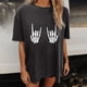 thumbnail image 1 of Pntutb Dark Gothic Skull Gesture Características Casual Manga corta Verano Retro Estampado suelto Manga corta Hombres y mujeres tops Pntutb Pntutb-8699, 1 of 9