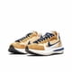 thumbnail image 1 of Zapatillas Sacai LDWaffle grises y blancas unisex de corte bajo, cómodas, con amortiguación, informales, para correr, 1 of 4