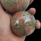 thumbnail image 3 of Exportador y fabricante de esferas de unakita curativas naturales a precio asequible, piedra de palma de unakita verde, 3 of 3