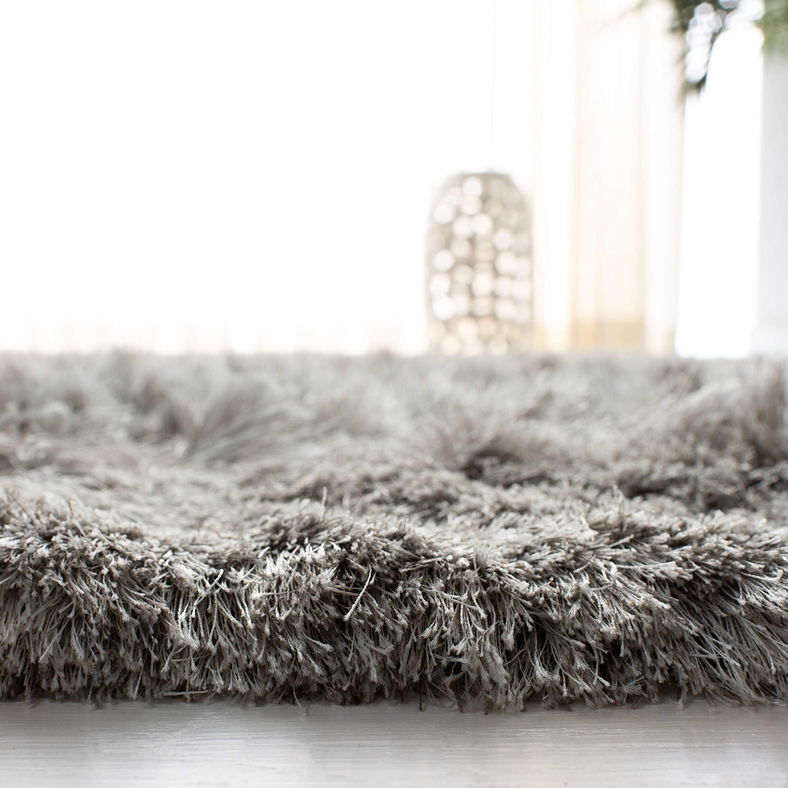 SAFAVIEH Ocean Trellis Solid Plush Polyester Shag Runner Rug, Light Grey, 2'6" x 10'