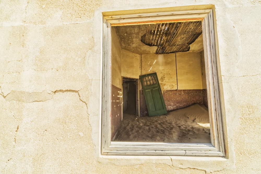 Sand In The Rooms O