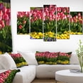 thumbnail image 1 of Tulipes Rouges avec Fleurs Jaunes et Violettes - Grande Impression sur Toile, 1 of 3