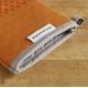 thumbnail image 4 of Juego de guantes de cocina KitchenAid Asteroid, color naranja miel y algodón, 4 of 6