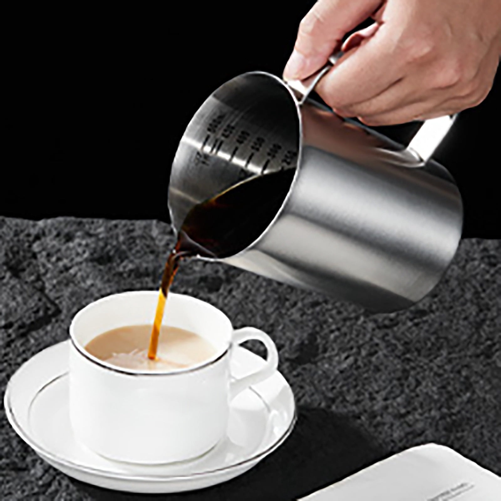 Stainless Steel Measuring Cup 2L Milk Jug with Lid for Coffee Latte Cappuccino Juice Smoothie Practical Metal Pitcher with Handle and Scale