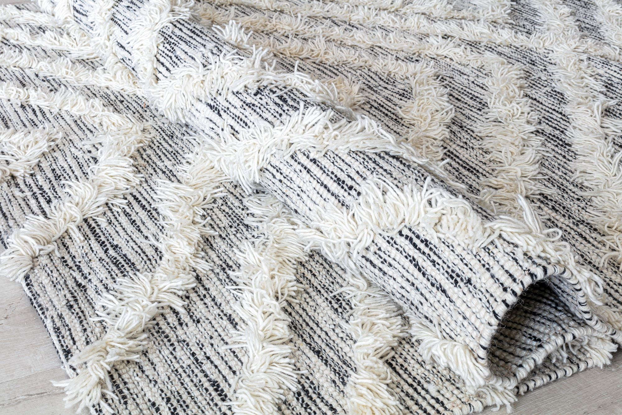 Rugs America Loralai LL10A Diamonds Geometric Contemporary White Area Rug, 5’0”x7’0”