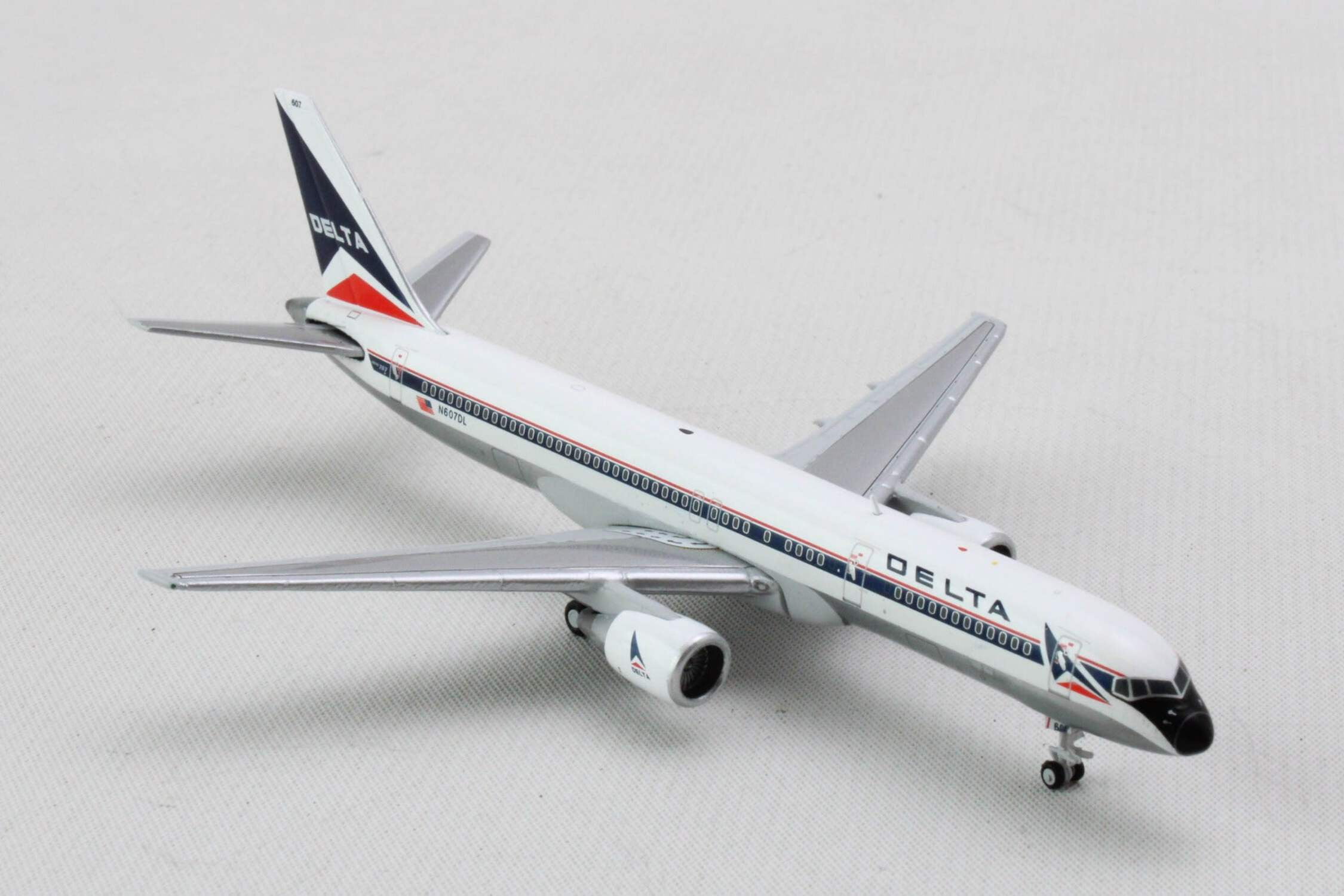 Gemini  ジェミニ　CONTOUR航空　ERJ-145  1/200 模型 Gemini200-1-200-Scale-Contour-