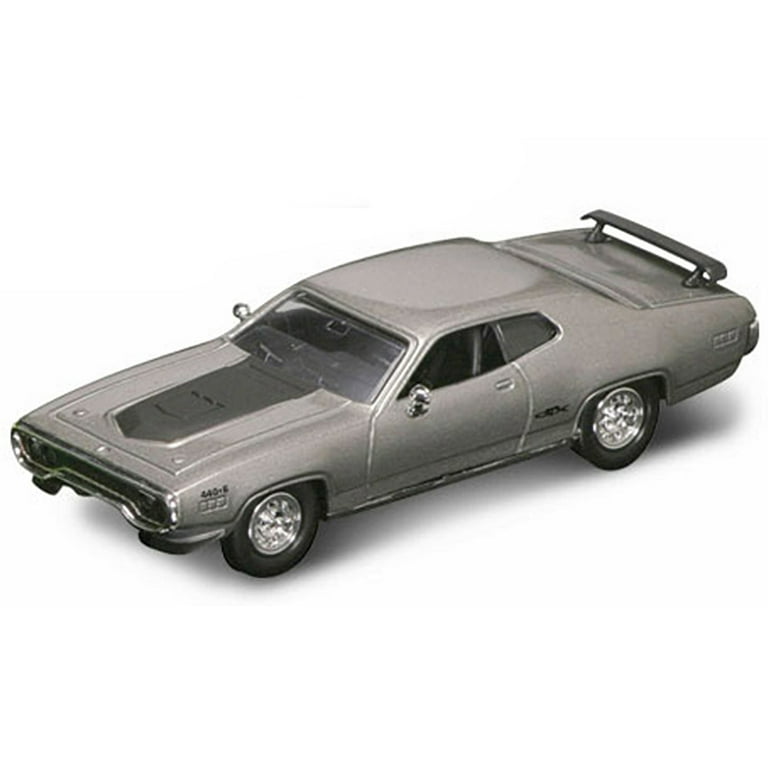 1971 Plymouth GTX 440 6 Pack Silver 1/43 Diecast Model Car by Road