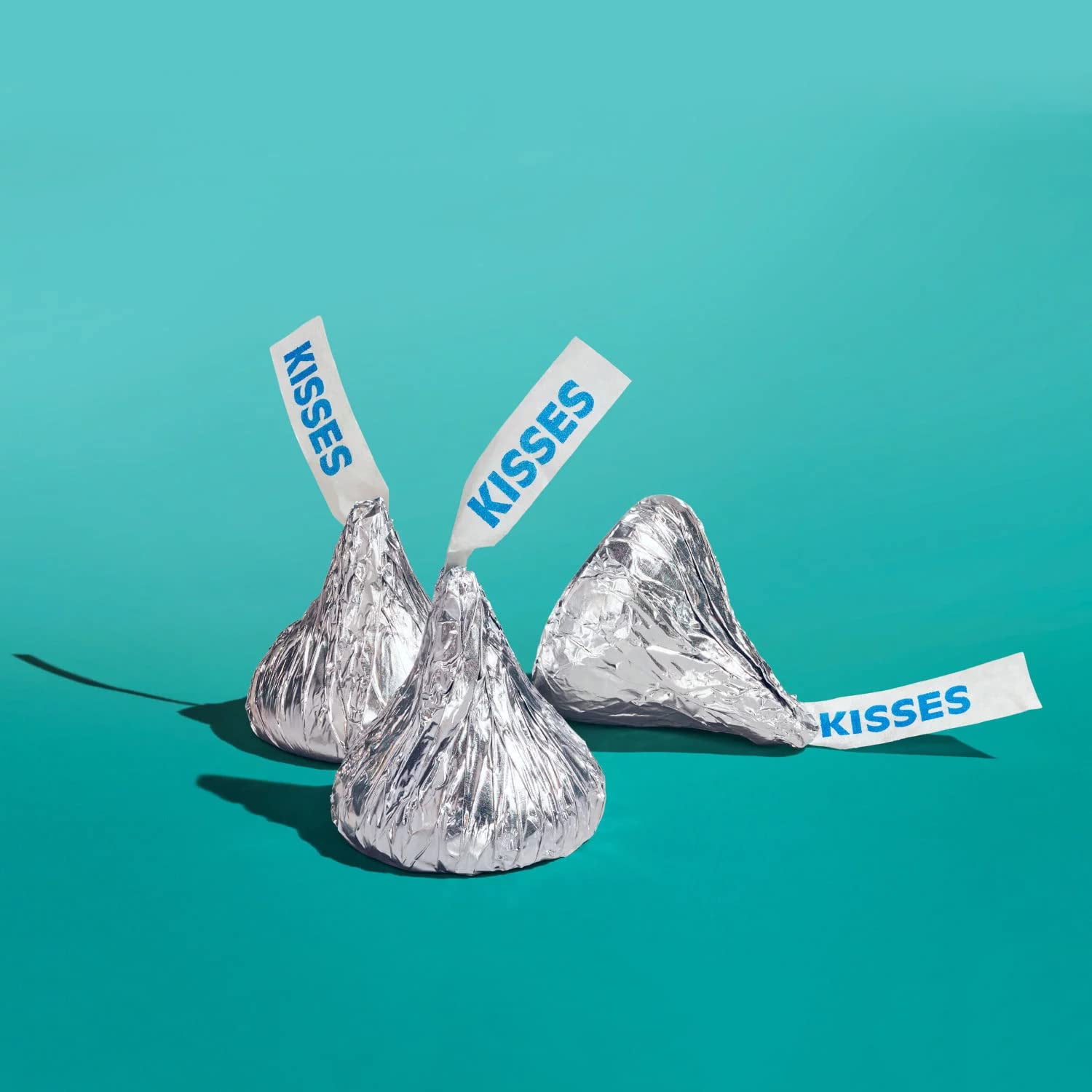 HERSHEY'S KISSES Milk Chocolate, Silver Foil (Pack of 2 Pounds)