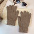 thumbnail image 1 of Guantes de punto de invierno para mujer, bonitos guantes de lana cálidos de color caramelo con agujeros para estudiantes, de color sólido, para otoño e invierno, 1 of 5