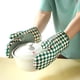 thumbnail image 3 of Guantes de silicona resistentes al calor para microondas y horno, verdes, 3 of 3