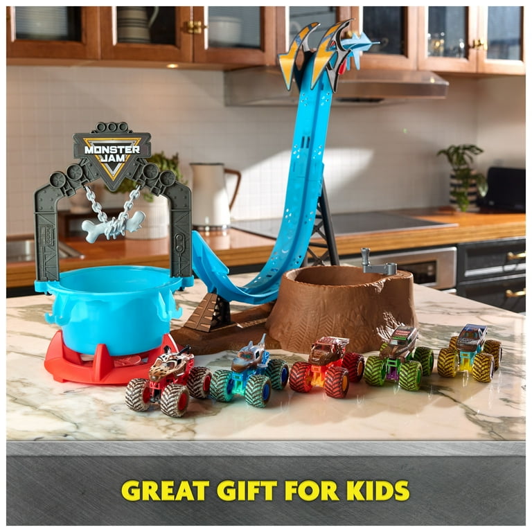Monster Jam Mud Blasters Monster Mutt Dalmatian Dunk Tank Playset