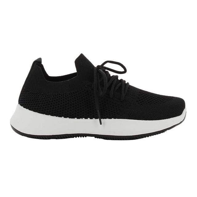 tenis danskin now talla 24 calado con agujeta negro Tenis de running negros talla 24 de Danskin Now, vista lateral izquierda; silueta baja tipo calcetín con malla calada, cordones a tono, cuello elástico y suela blanca elevada con base negra antideslizante. Adecuados para entrenamiento ligero y uso diario; también son adecuados para caminatas cortas.