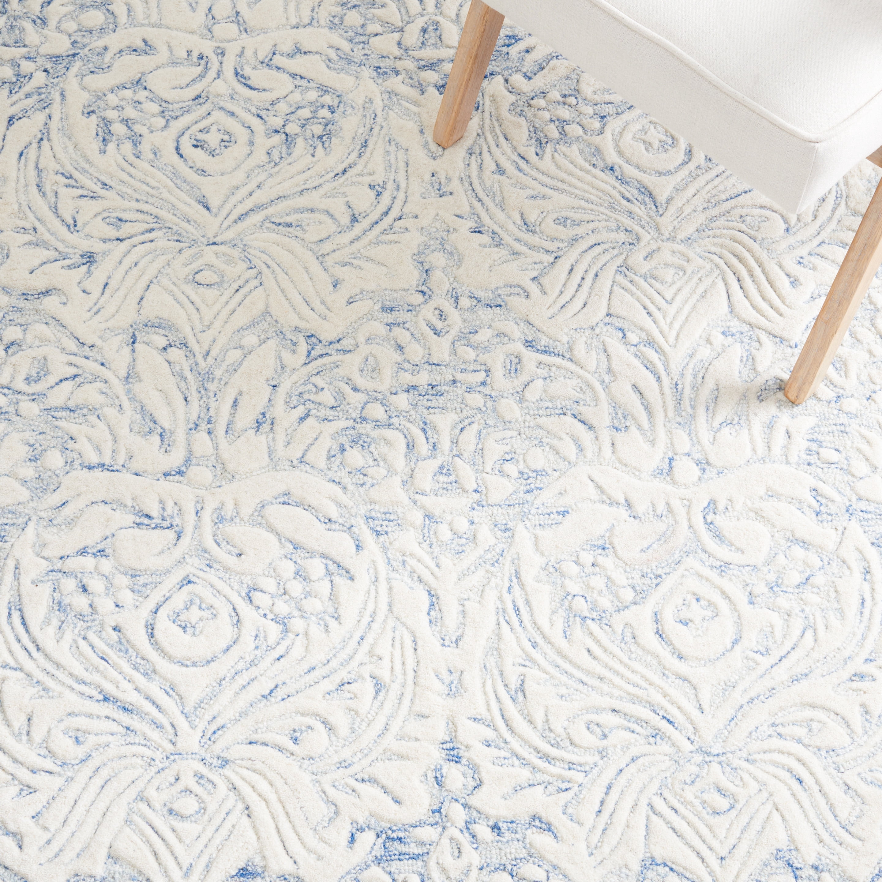 SAFAVIEH Metro Della Medallion Area Rug, Blue/Ivory, 4' x 6'