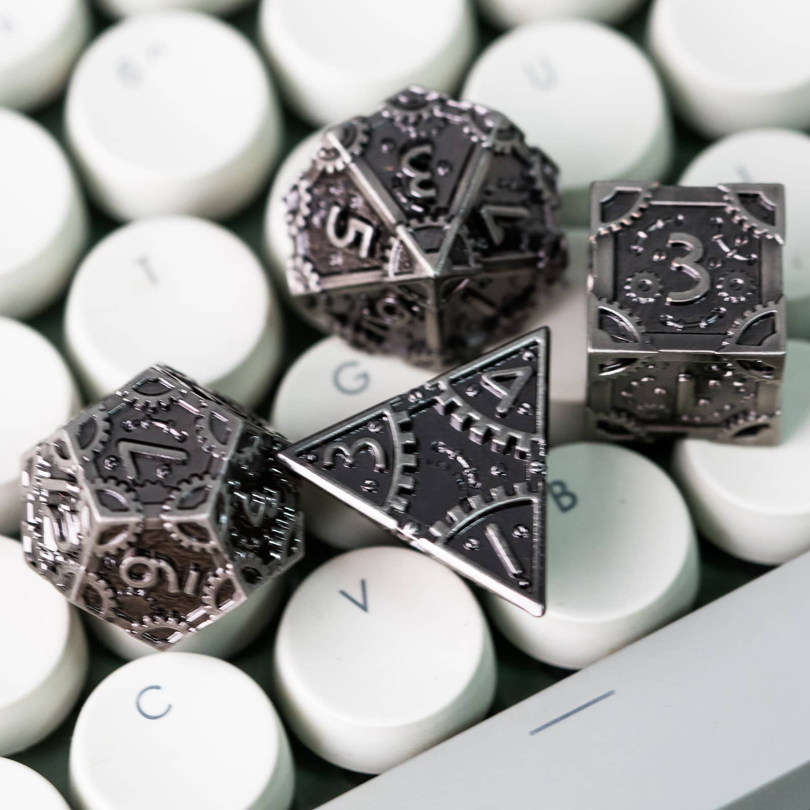 Cusdie 7 PCS/SET DND Metal Dice, Steampunk Polyhedral D&D Dice Set, Metal Dice Set for Role Playing Game D&D Dice MTG Pathfinder