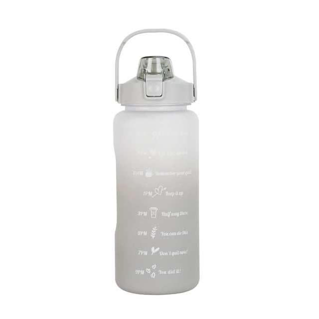 botella mainstays motivacional 2.1 l gris botella deportiva 2.1 l gris, vista frontal centrada con cuerpo translúcido de degradado bicolor y leyendas motivacionales impresas en blanco; tapa con boquilla abatible, broche de seguridad y asa plegable integrada para transporte, adecuada para hidratación diaria y comúnmente usada en gimnasio u oficina.