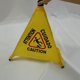 thumbnail image 4 of 2X Señal de Precaución Sobre Piso Mojado, Resbaladiza Cuando Está Mojado, Aparece, Cono de Alerta de Advertencia de Seguridad Bilingüe Plegable Montado en la Pared, 4 of 5