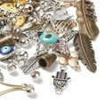 thumbnail image 2 of Sac Porte-Bonheur Incluant des Perles et Charmes en Métal de Style Mixte, 2 of 5
